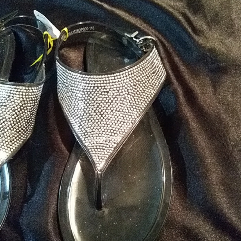 Sandles - Picture 2 of 3
